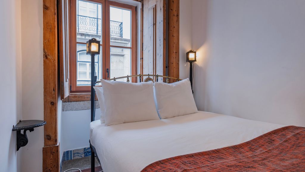Portuguese Charm Guesthouse by LovelyStay - Room 4