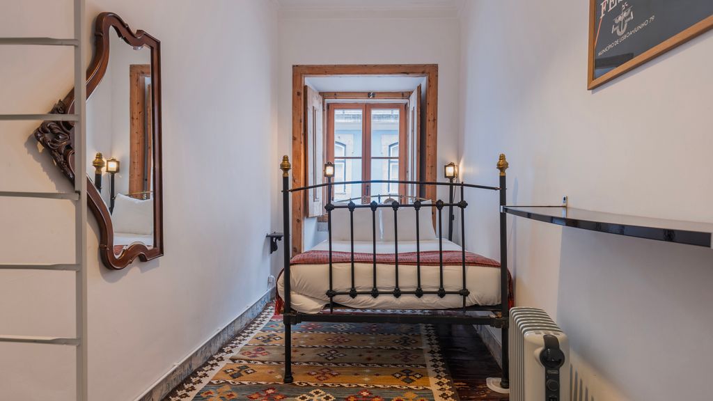 Portuguese Charm Guesthouse by LovelyStay - Room 4