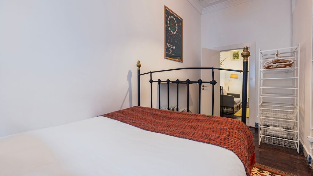 Portuguese Charm Guesthouse by LovelyStay - Room 4