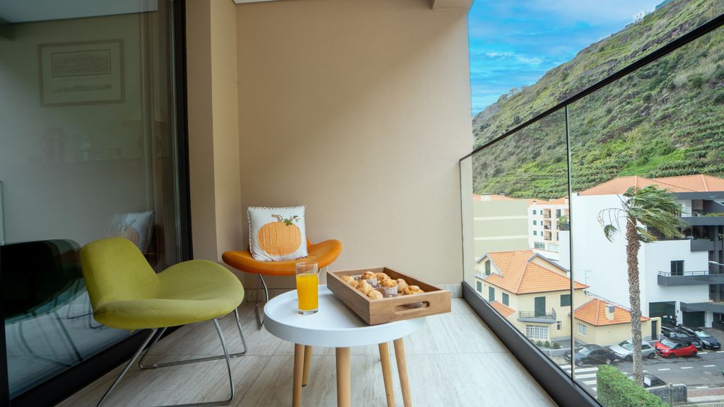 Brava Suite by LovelyStay