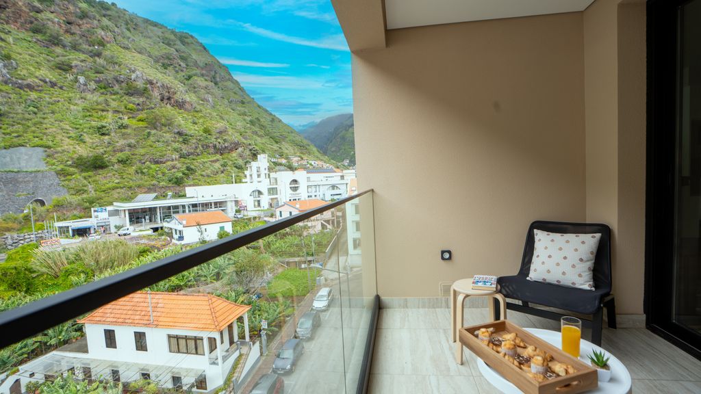 Brava Suite by LovelyStay