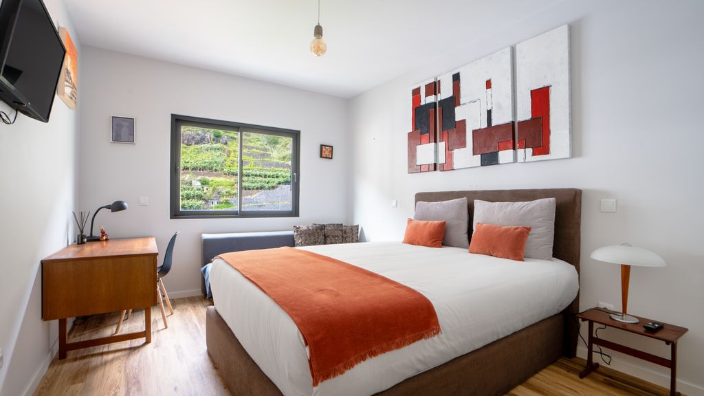 Brava Suite by LovelyStay