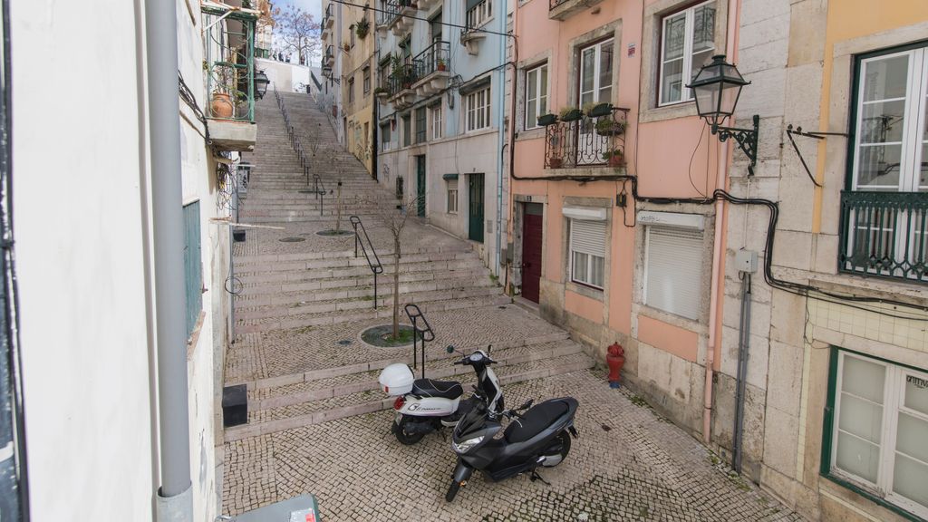 Bica Patio 3BDR Duplex by LovelyStay