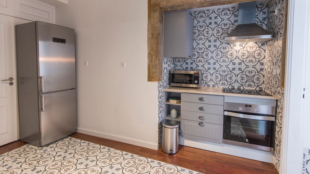Bica Patio 3BDR Duplex by LovelyStay
