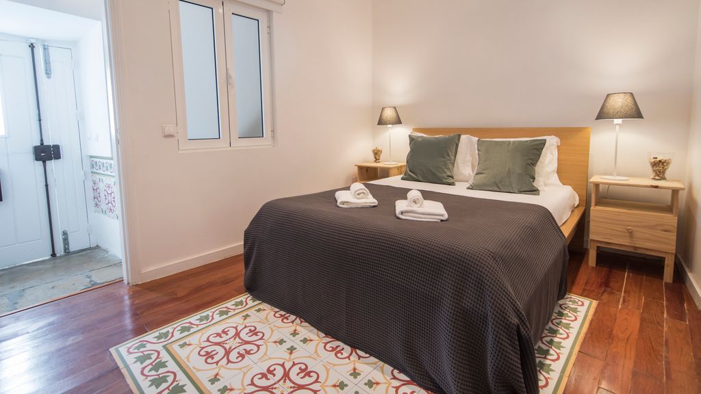 Bica Patio 3BDR Duplex by LovelyStay