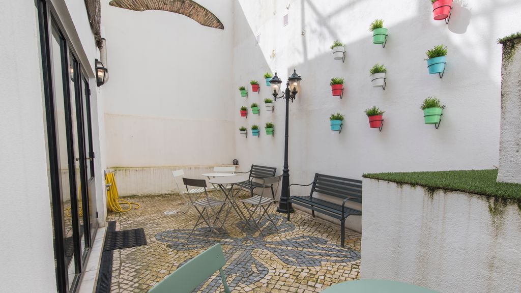Bica Patio 3BDR Duplex by LovelyStay