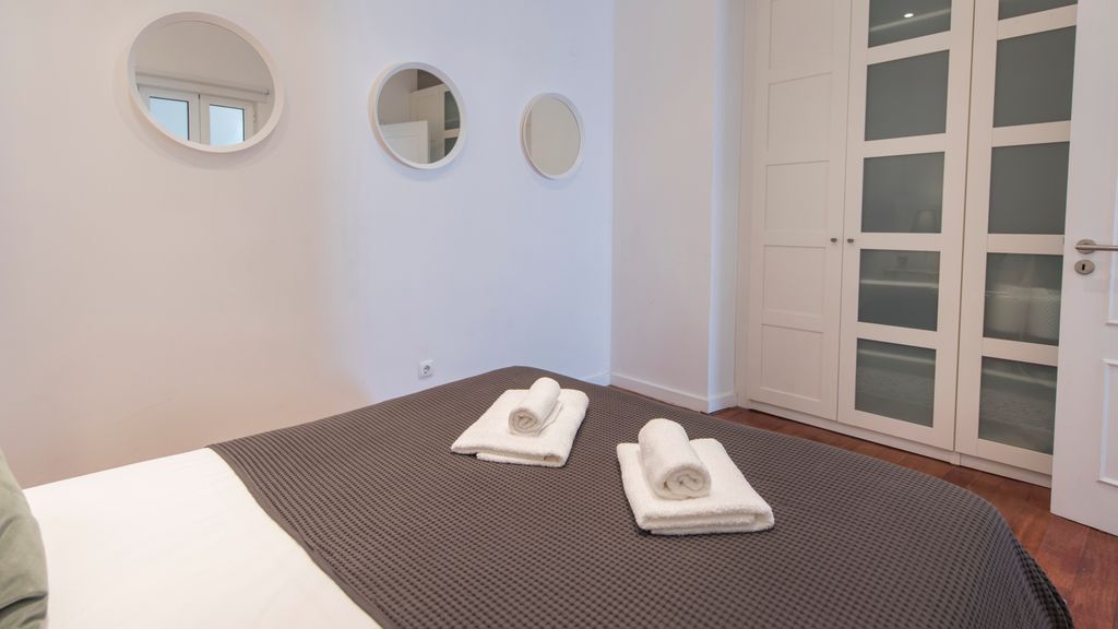 Bica Patio 3BDR Duplex by LovelyStay