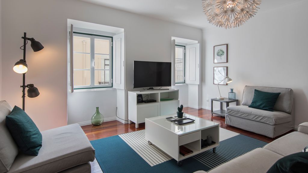 Bica Patio 3BDR Duplex by LovelyStay