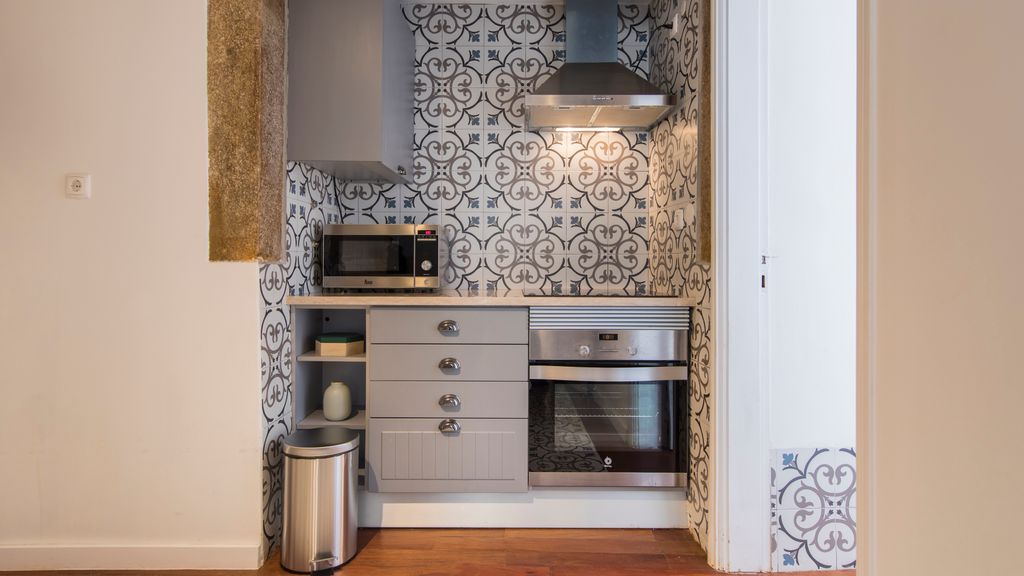 Bica Patio 3BDR Duplex by LovelyStay
