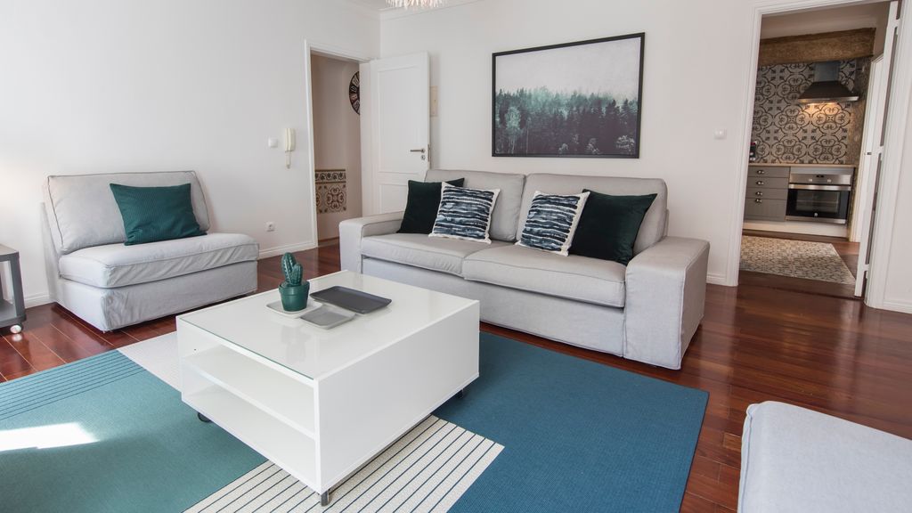 Bica Patio 3BDR Duplex by LovelyStay