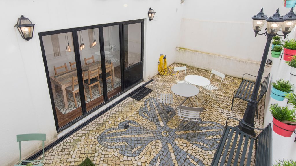 Bica Patio 3BDR Duplex by LovelyStay