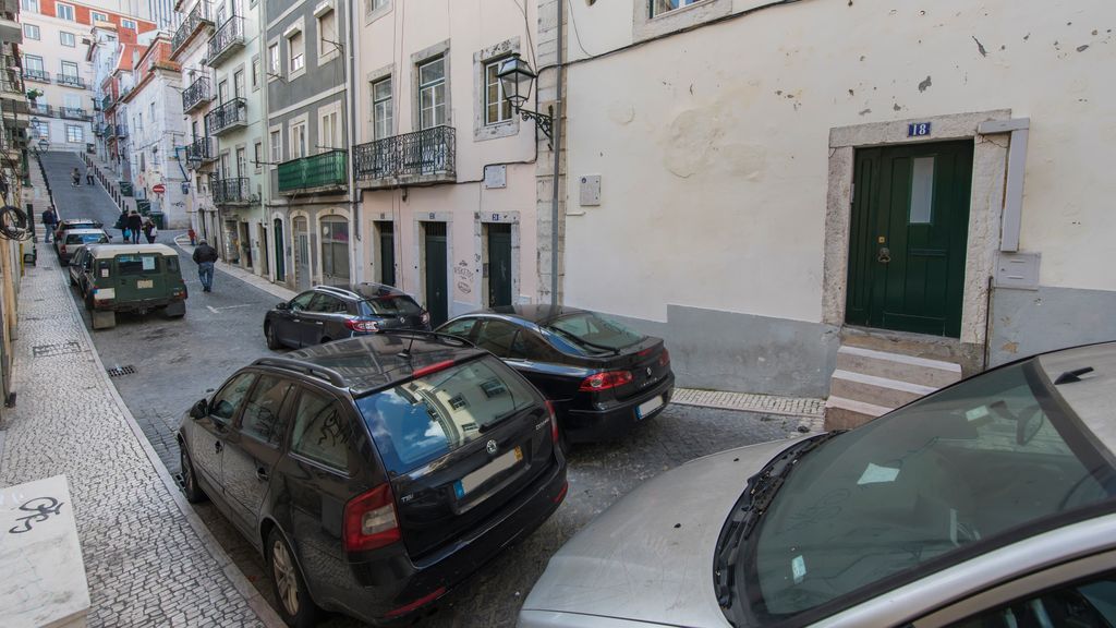 Bica Patio 3BDR Duplex by LovelyStay