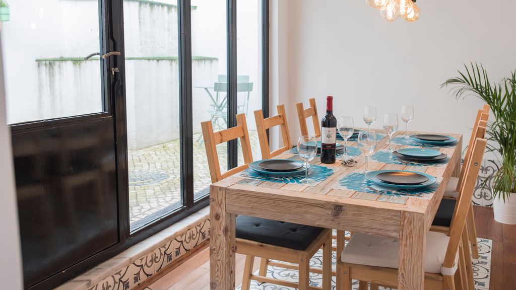 Bica Patio 3BDR Duplex by LovelyStay