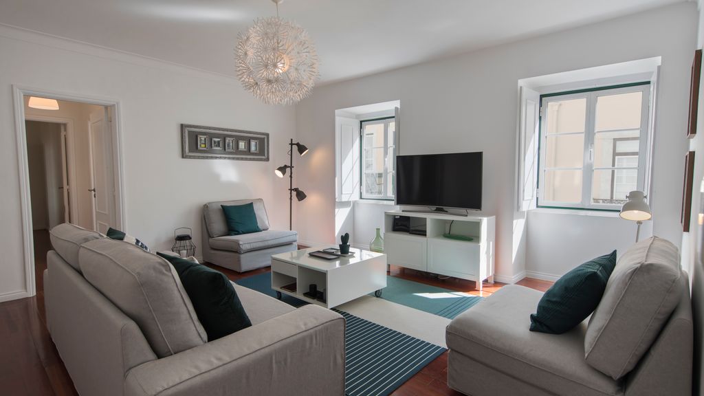 Bica Patio 3BDR Duplex by LovelyStay