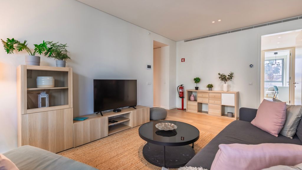 Modern 2BDR Apartment w/ Garage by LovelyStay