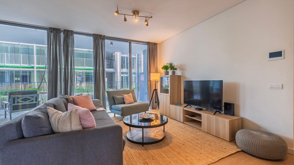 Modern 2BDR Apartment w/ Garage by LovelyStay