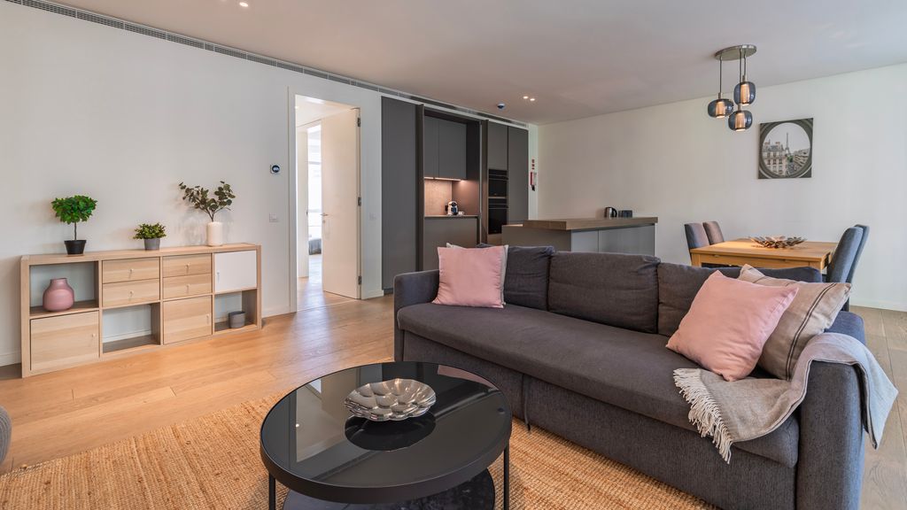 Modern 2BDR Apartment w/ Garage by LovelyStay