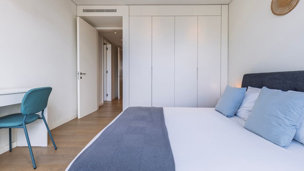 Modern 2BDR Apartment w/ Garage by LovelyStay