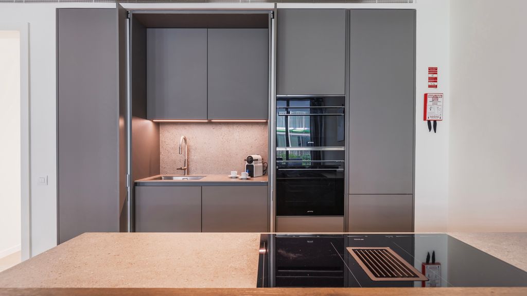 Modern 2BDR Apartment w/ Garage by LovelyStay