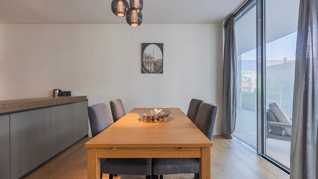 Modern 2BDR Apartment w/ Garage by LovelyStay