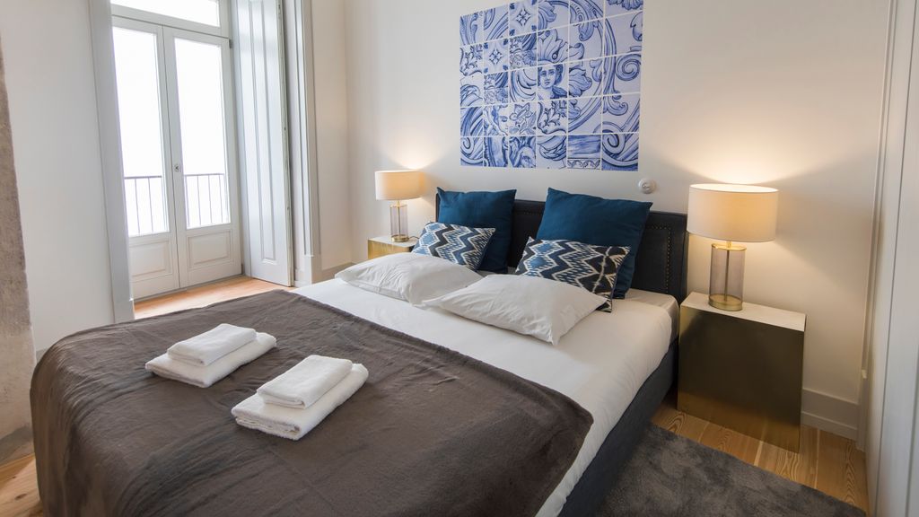 Downtown Lisbon Apartment by LovelyStay