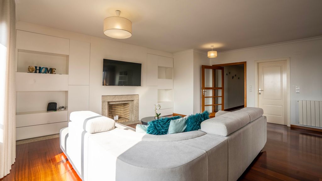 Seaside 3BR Flat in Póvoa by LovelyStay
