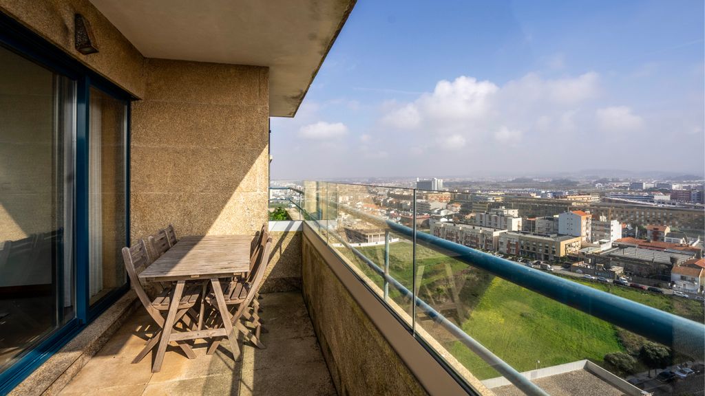 Seaside 3BR Flat in Póvoa by LovelyStay