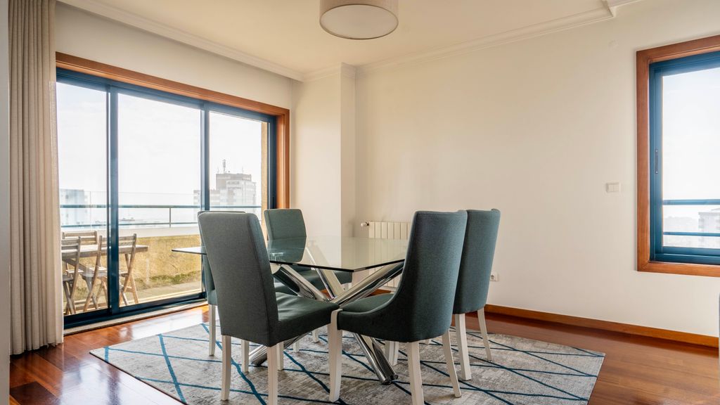 Seaside 3BR Flat in Póvoa by LovelyStay
