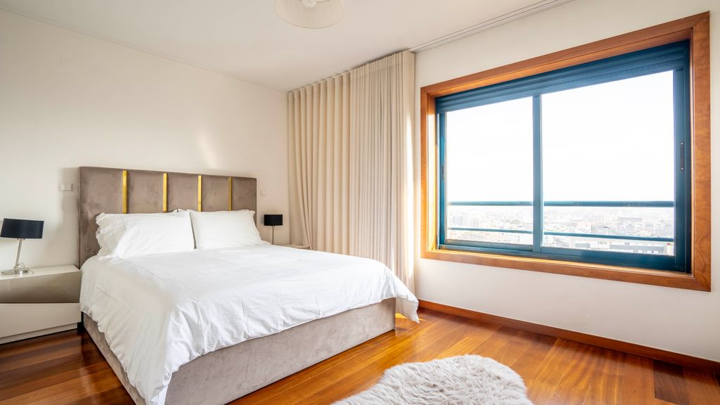 Seaside 3BR Flat in Póvoa by LovelyStay