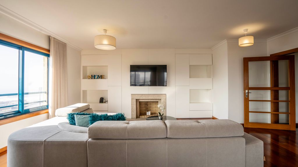 Seaside 3BR Flat in Póvoa by LovelyStay