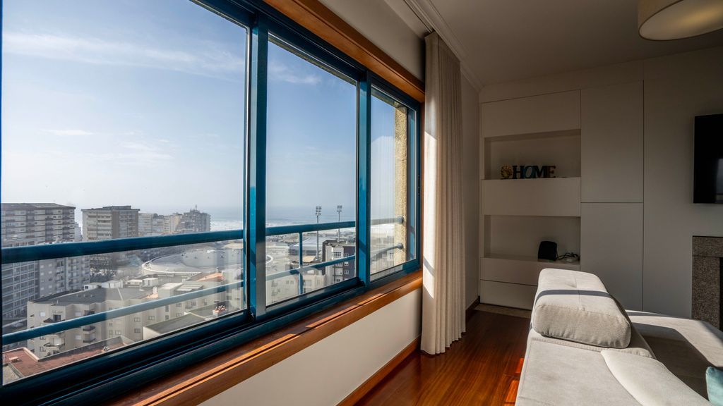 Seaside 3BR Flat in Póvoa by LovelyStay