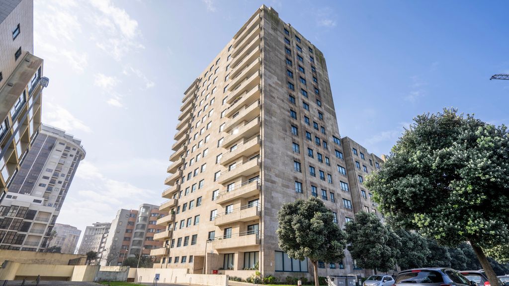 Seaside 3BR Flat in Póvoa by LovelyStay