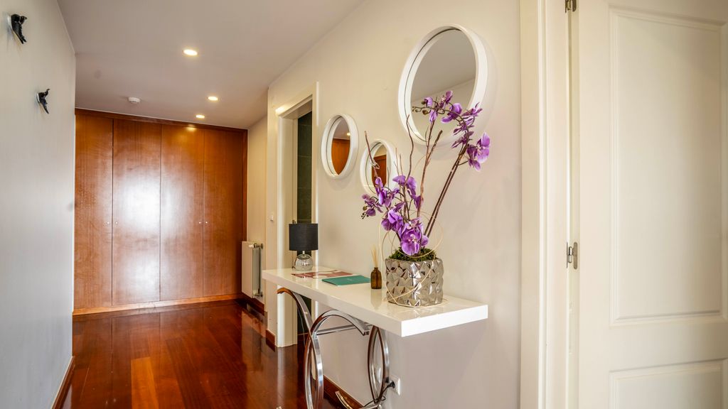 Seaside 3BR Flat in Póvoa by LovelyStay