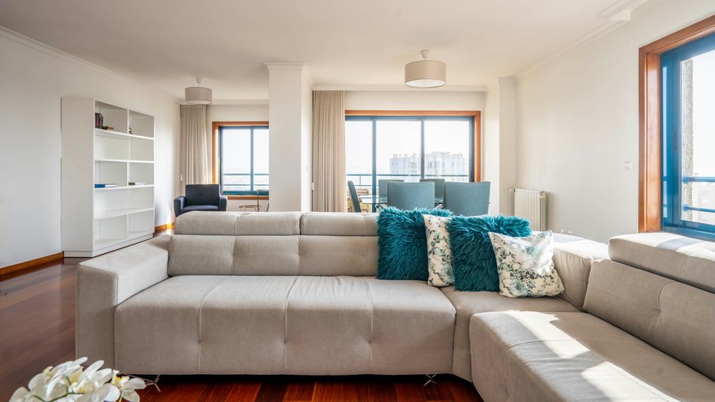 Seaside 3BR Flat in Póvoa by LovelyStay