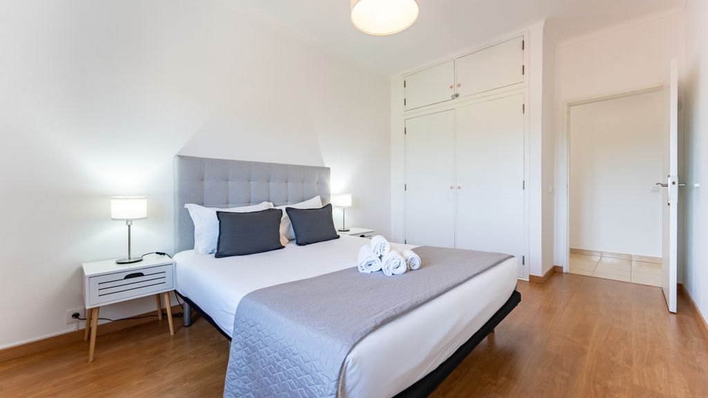 Sunny 3BDR Apt w/ Pool in Ferreiras by LovelyStay