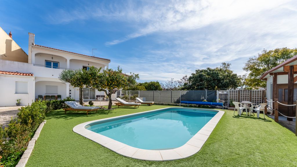 Sunny 3BDR Apt w/ Pool in Ferreiras by LovelyStay