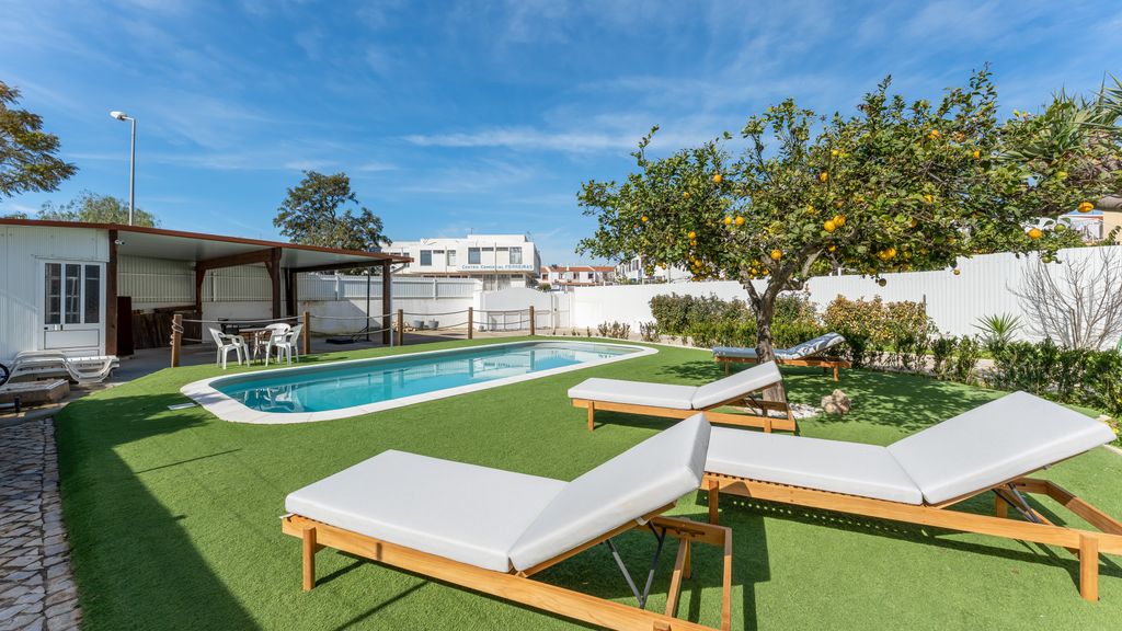Sunny 3BDR Apt w/ Pool in Ferreiras by LovelyStay