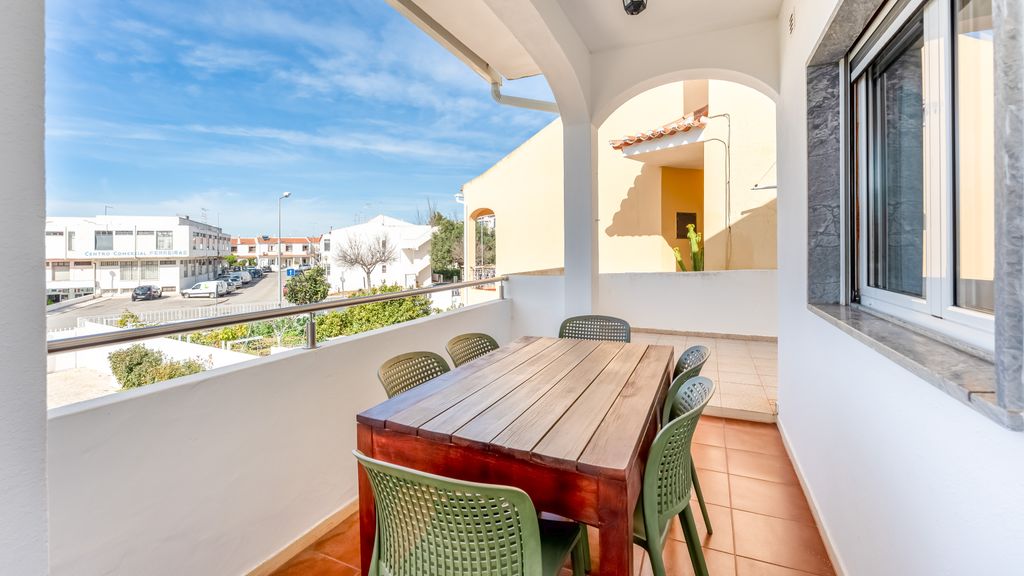 Sunny 3BDR Apt w/ Pool in Ferreiras by LovelyStay