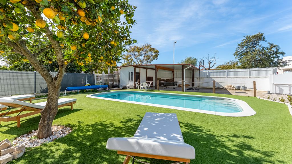 Sunny 3BDR Apt w/ Pool in Ferreiras by LovelyStay