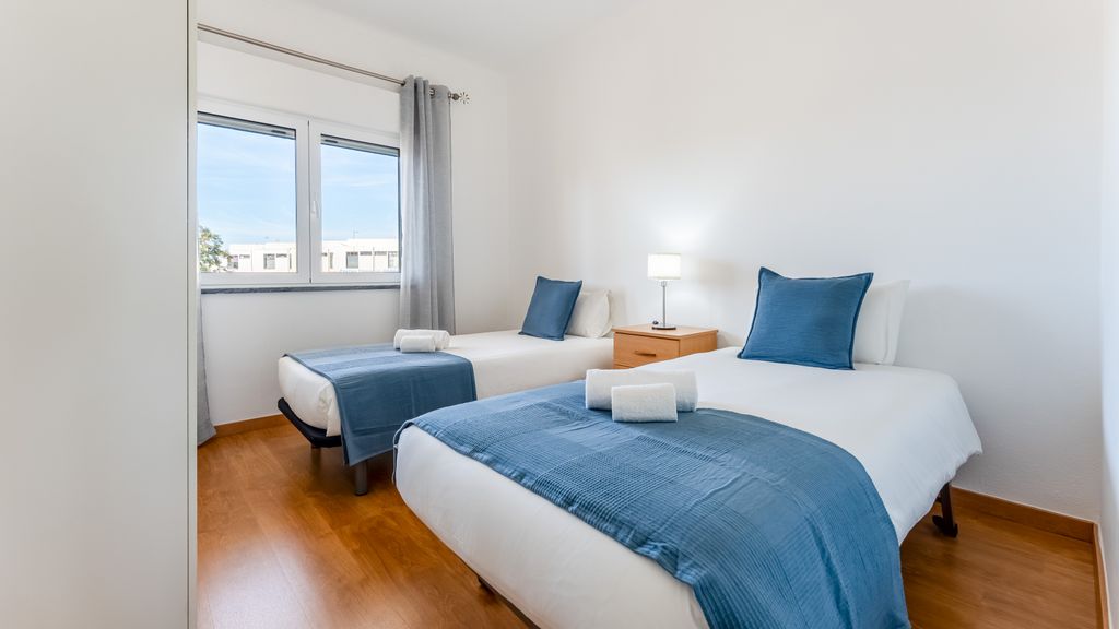 Sunny 3BDR Apt w/ Pool in Ferreiras by LovelyStay