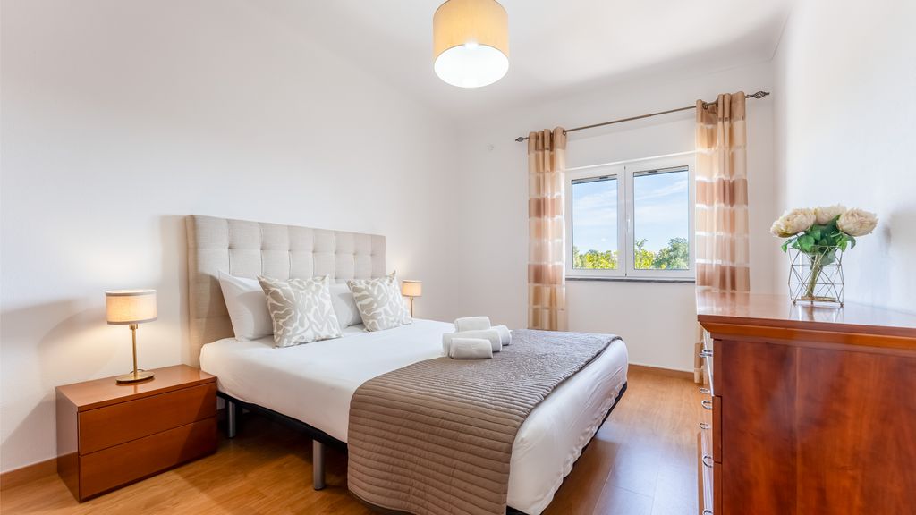 Sunny 3BDR Apt w/ Pool in Ferreiras by LovelyStay