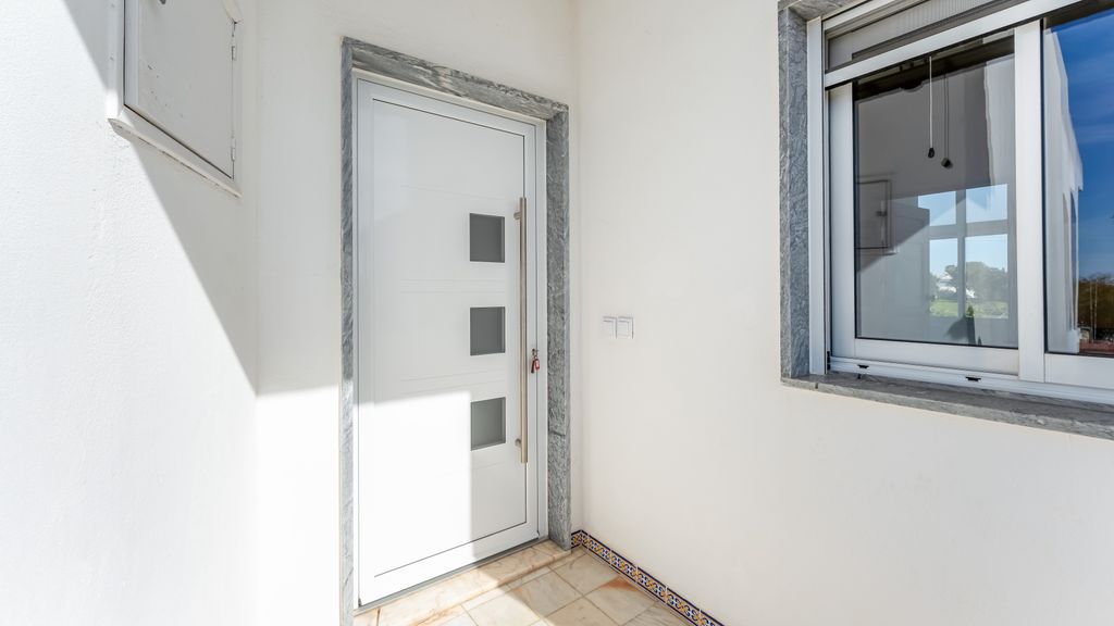 Sunny 3BDR Apt w/ Pool in Ferreiras by LovelyStay