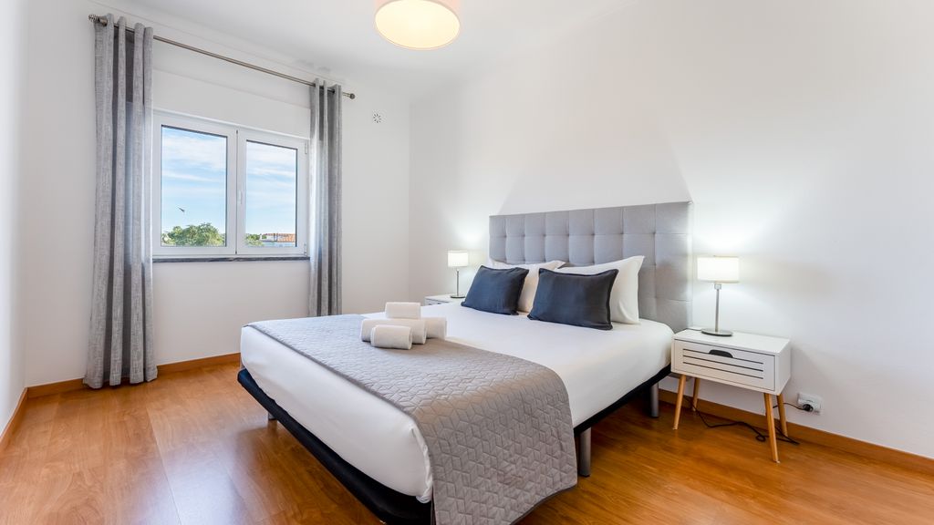 Sunny 3BDR Apt w/ Pool in Ferreiras by LovelyStay