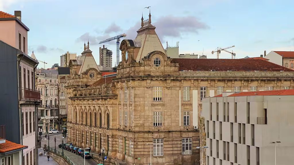 Great Flat & View in Historic Porto by LovelyStay