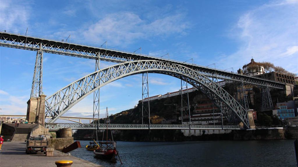 Great Flat & View in Historic Porto by LovelyStay