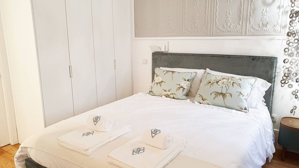 Great Flat & View in Historic Porto by LovelyStay