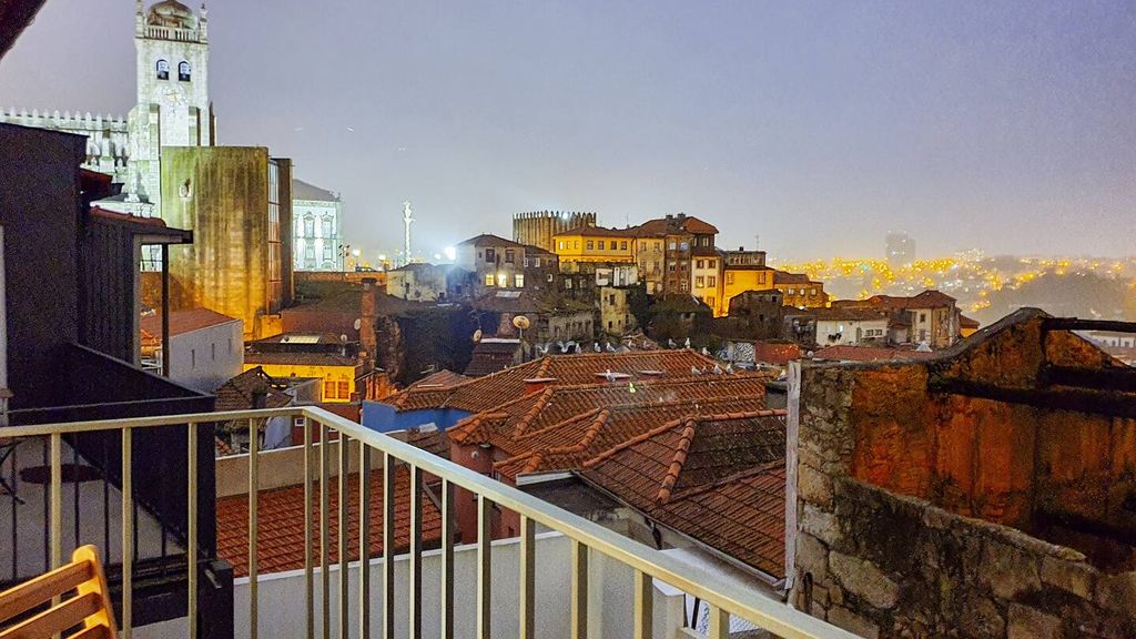 Great Flat & View in Historic Porto by LovelyStay