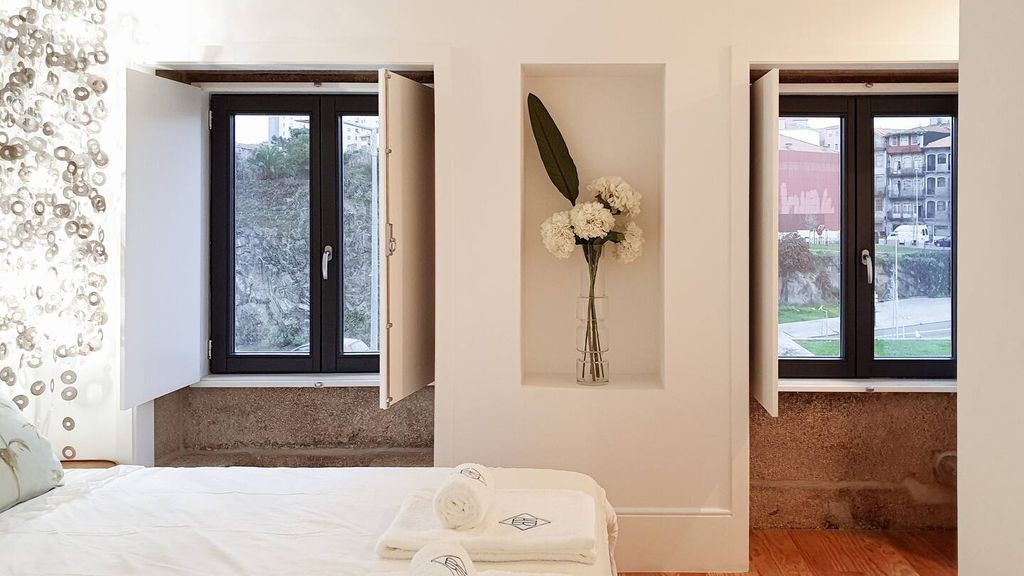 Great Flat & View in Historic Porto by LovelyStay
