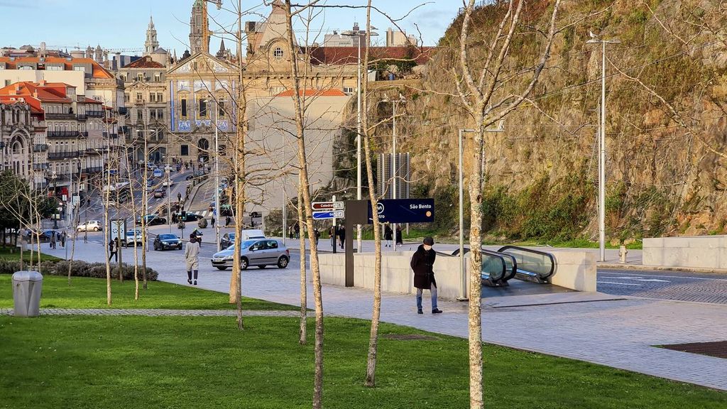 Great Flat & View in Historic Porto by LovelyStay
