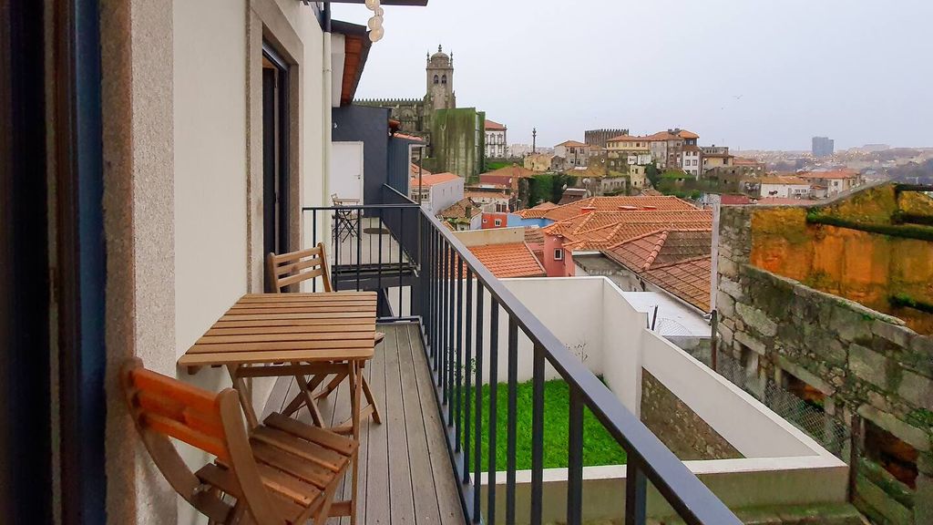 Great Flat & View in Historic Porto by LovelyStay